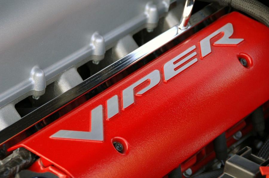 Моторный отсек Dodge Viper SRT10 ACR 2008 года  (фото 63 из 86)